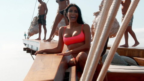 Hottest Herself Scenes. Bikini, boat, cleavage. 866901