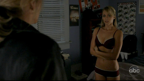 Laura Vandervoort in V (2009-2011) Underwear Arms Crossed Bedroom 678084