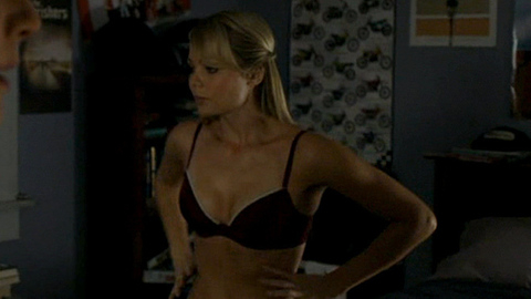 Laura Vandervoort in V (2009-2011) Underwear Blonde Bra 678081