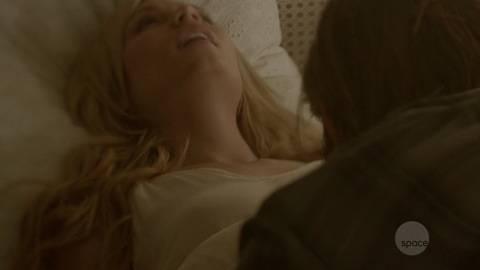 Laura Vandervoort in Bitten (2014-2016) Sexy Blonde Couple In Bed 733803