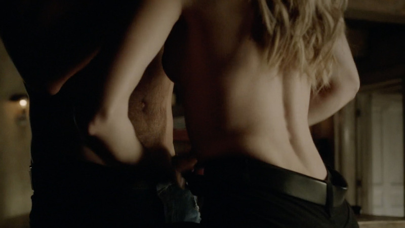 Sexiest Laura Vandervoort Scene in Bitten. Sexy, black jeans, blonde. 783979