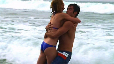 Emily VanCamp in Revenge (2011-2014) Bikini Beach Bikini 702112