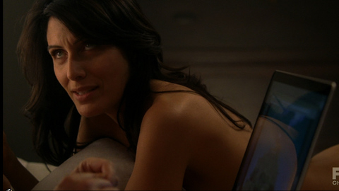 Lisa Edelstein in House (2004-2012) Butt Back Exposed Brunette 688873