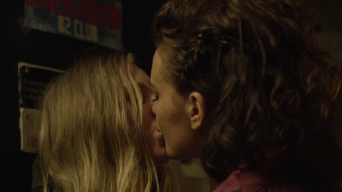 Frankie Shaw in Mr. Robot (2015-2019) Sexy Lesbian Blonde Brunette 769002