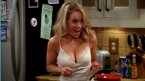 Kelly Stables in Two and a Half Men (2003-2015) Sexy Blonde Clevage 659786
