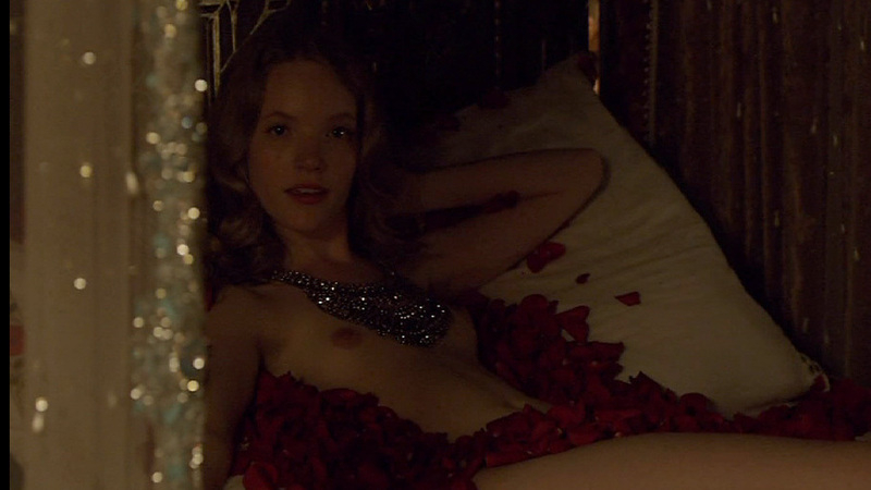 Nudes of Catherine Howard from The Tudors. Breasts, big necklace, lying in bed. 683406