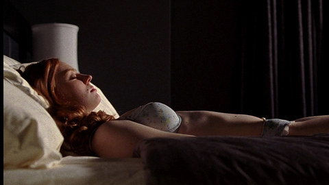 Deborah Ann Woll in True Blood (2008-2014) Underwear Bed Flowered Bra 673250