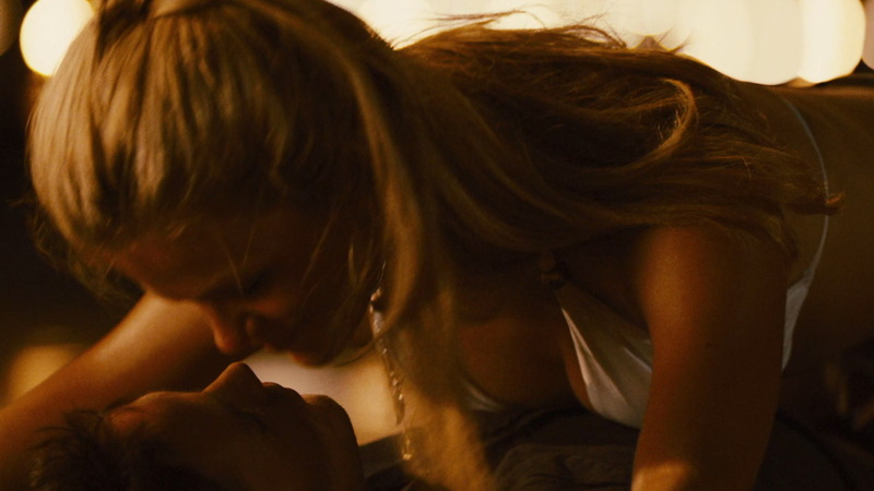Sexiest Scenes of Sam from Battleship. Bikini, blonde, couple kissing. 714413