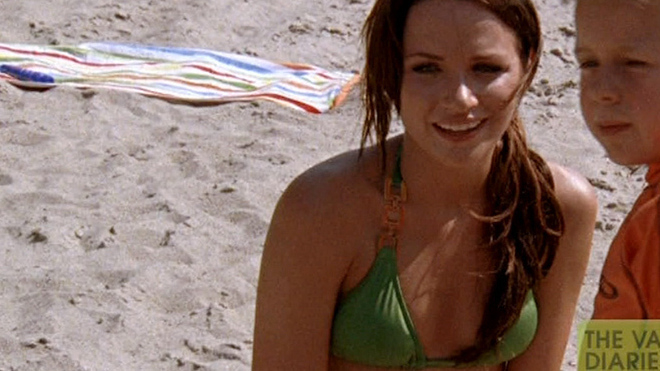 Sexiest Scenes of Quinn James from One Tree Hill. Bikini, SFW, beach. 675425