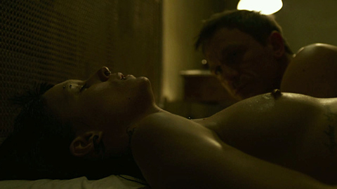 Rooney Mara Nude in The Girl with the Dragon Tattoo. Breasts, couple in bed, eyebrow piercing. 708682