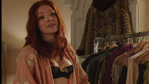 Nicole LaLiberte in How to Make It in America (2010-2011) Underwear Black Bra Cleavage 702336