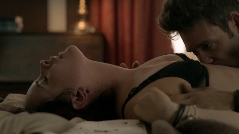 Sexiest Tommie-Amber Pirie Scene in Bitten. Underwear, SFW, bed. 760339