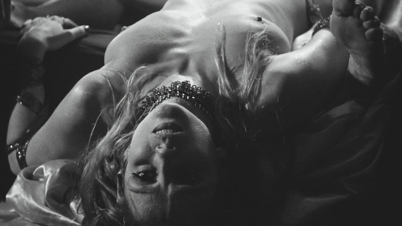 Dora Dumar from Magnifica 70 Naked. Breasts, black and white, in bed. 804257