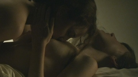 Kate Lyn Sheil Nude in House of Cards. Breasts, Lesbian, in bed, kissing breast. 741928