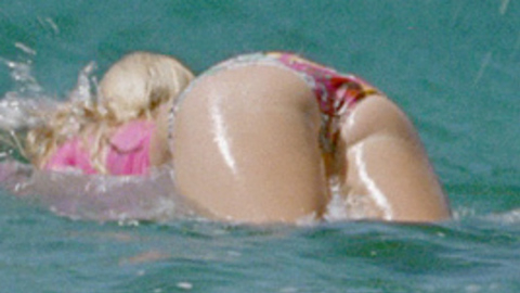 Lorraine Nicholson in Soul Surfer (2011) Bikini Bikini Blonde 699379