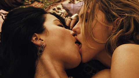 Nathalia Dill in Paraísos Artificiais (2012) Breasts Lesbian Kissing Lesbian 721179