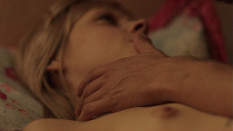 Antonia Campbell-Hughes Naked as Kelly. Breasts, bed, blonde. 733707