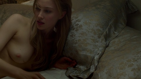 Clarice Taggart from Maps to the Stars Naked. Breasts, brunette, laying in bed. 761777