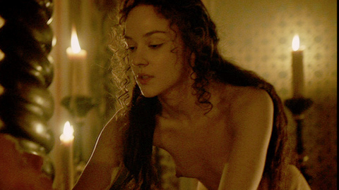 Marta Gastini Nude as Giulia Farnese. Breasts, bed, curly hair. 707204