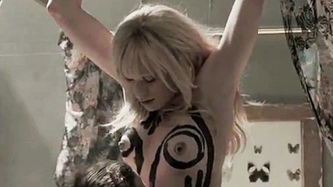 Denna Thomsen in Fjögur píanó Video (2012) Breasts Arms Above Head Arms Raised 712118