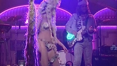 Miley Cyrus in Saturday Night Live (1975-2025) Sexy Underwear Flower Bra Giant Wig 774962