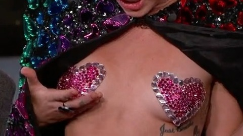 Miley Cyrus in Jimmy Kimmel Live! (2003-2019) Sexy Blonde Colorful Dress 772838