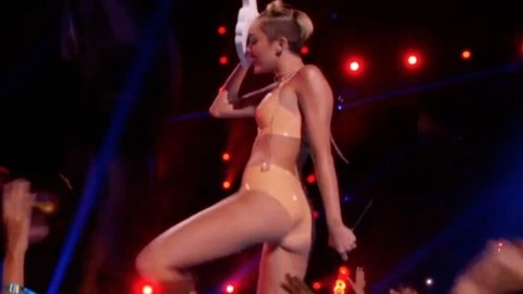 Miley Cyrus in MTV Video Music Awards (1984-2025) Underwear Blonde Dancing 728389