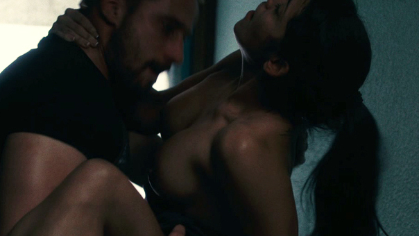 Irina Coito Naked as La prof d'aérobic. Breasts, black hair, couple. 723603