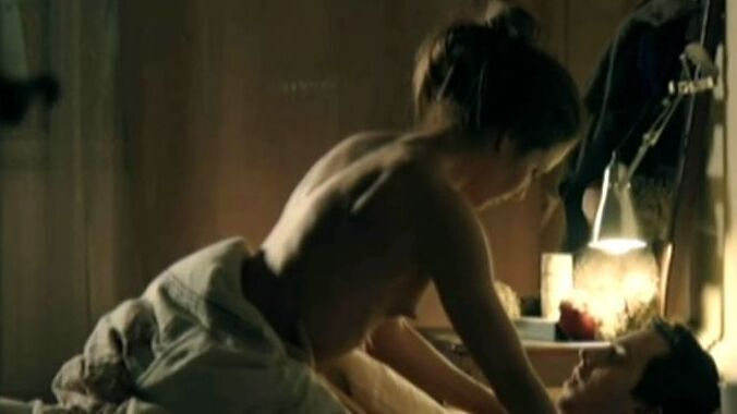 Nudes of Sonja from Arne Dahl: Upp till toppen av berget. Breasts, bed, brunette. 718290