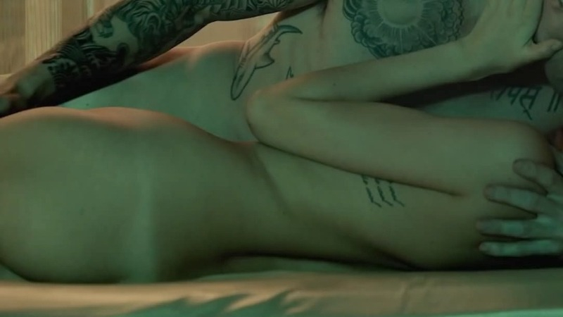 Herself from Maroon 5 - Animals Naked. Butt, back exposed, brunette. 754751