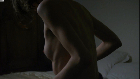 Eve from Le reste du monde Naked. Breasts, back exposed, brunette. 719063