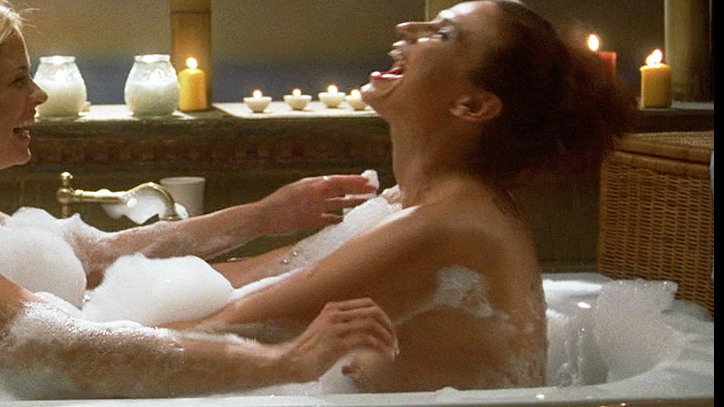Evelina Bledans Nude in Gitler kaput!. Breasts, bathroom, bathtub. 724114
