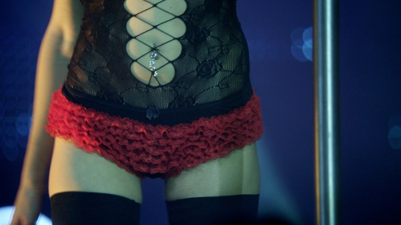 Sexiest Scenes of Hayla Sunshine from Fright Night 2. Sexy, SFW, belly button piercing. 729551