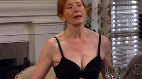 Frances Conroy in How I Met Your Mother (2005-2013) Underwear Black Bra Cleavage 730354