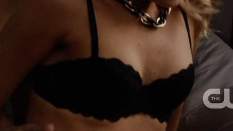 Lindsey Gort in The Carrie Diaries (2013-2014) Underwear Bed Black Bra 731490