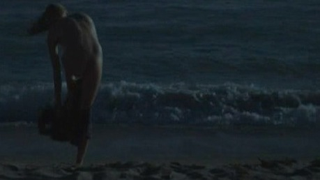 Heather Hahn Nude in Hello Ladies. Butt, back exposed, beach. 731626