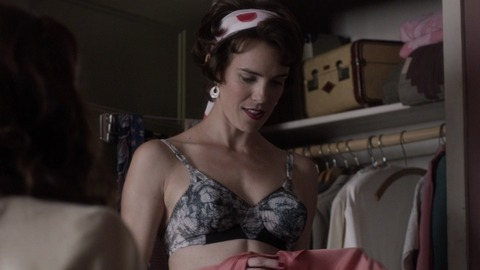 Carole Weyers in Manhattan (2014-2015) Underwear Cleavage Getting Dressed 761113