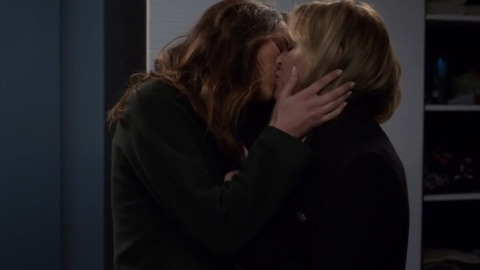 Hottest Jessica Capshaw Scene in Grey's Anatomy. Lesbian, SFW, lesbian kiss. 833384