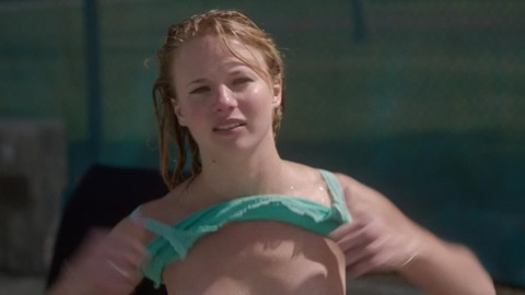 Whitney Rose Pynn in Married (2014-2015) Sexy Green Shirt Lifting Shirt 746280
