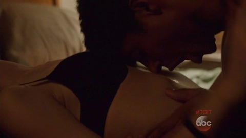 Katie Findlay in How to Get Away with Murder (2014-2019) Underwear Bed Black Bra 758843