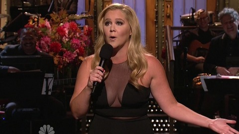 Amy Schumer in Saturday Night Live (1975-2025) Sexy Blonde Cleavage 775440