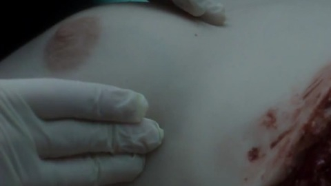 Poppy Corby-Tuech in Silent Witness (1996-2018) Breasts Prosthetic Autopsy Blood 770548