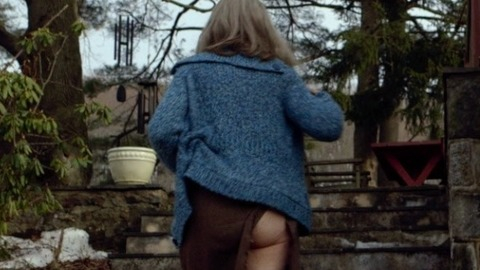 Deanna Dunagan Nude in The Visit. Butt, backyard, nude. 780298