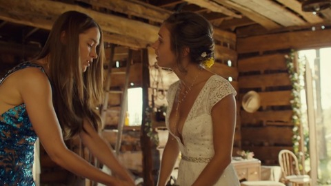 Sexiest Scenes of Waverly Earp from Wynonna Earp. Sexy, SFW, barn. 940325