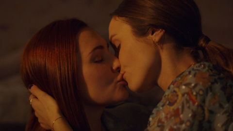 Sexiest Scenes of Nicole Haught from Wynonna Earp. Lesbian, SFW, kissing. 917849