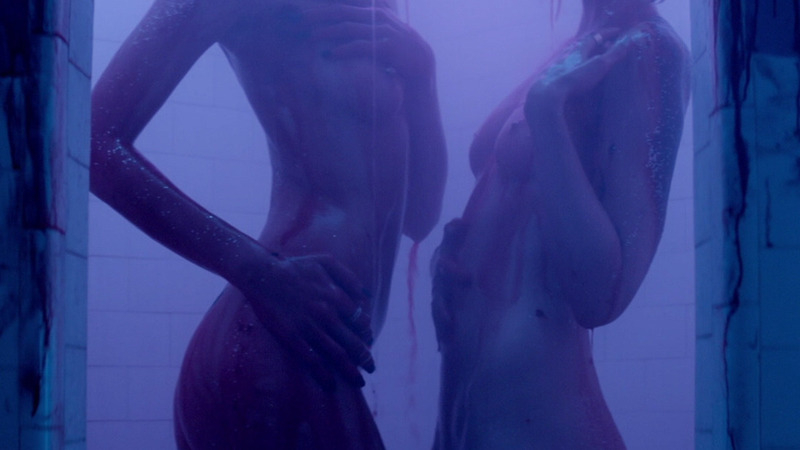 Gigi from The Neon Demon Naked. Breasts, blood, blue lighting. 798257