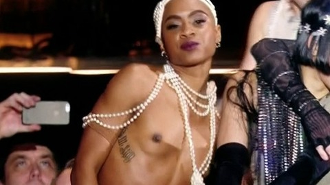Sasha Mallory Nude in Madonna: Rebel Heart Tour. Breasts, audience, black woman. 803536