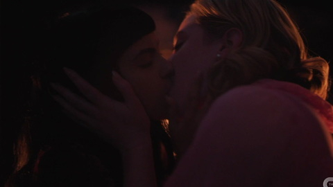 Hottest Lili Reinhart Scene in Riverdale. Lesbian, lesbian kiss, non nude. 991364