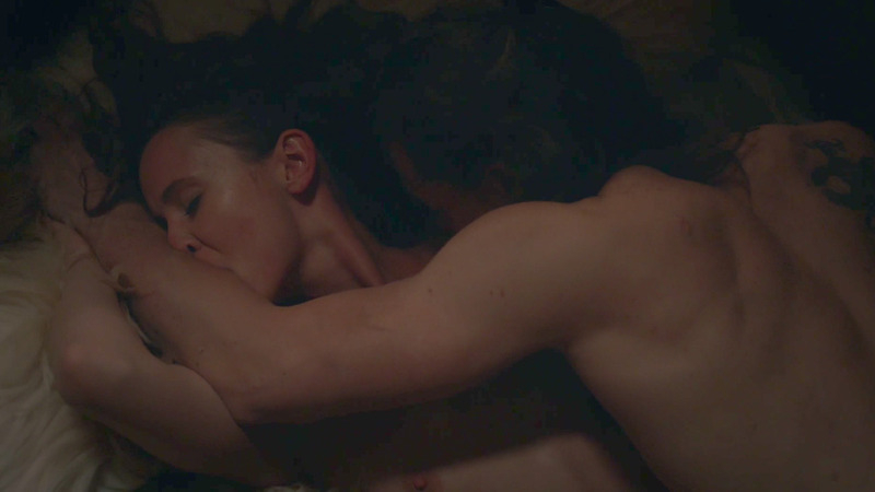 Peri Baumeister Nude in The Last Kingdom. Breasts, dark room, fur bed spread. 809320