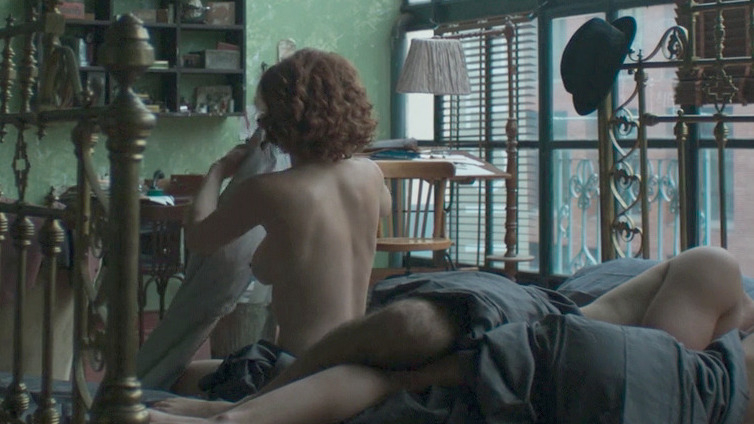 Nudes of Sara Millán from Cable Girls. Breasts, FFM, bedroom. 811434